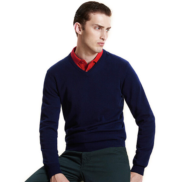 pull col en v bleu foncé de la marque hackett